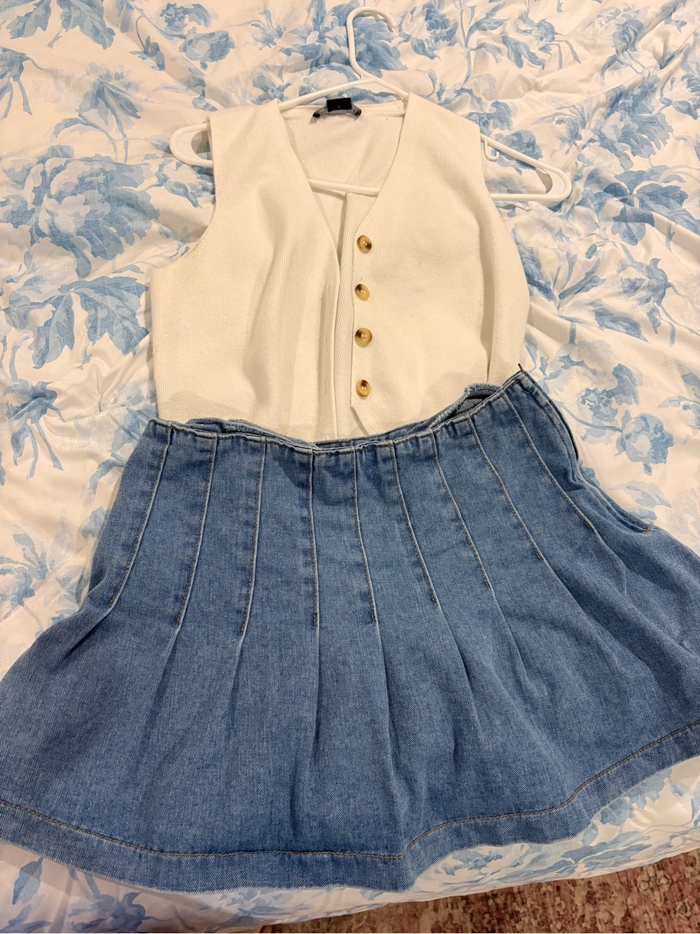 Sincerely Jules Cream V-Neck Knit Vest
